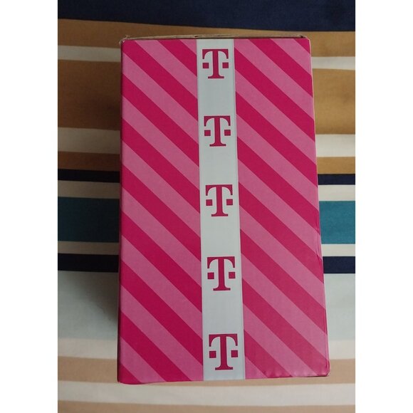 T-Mobile 2024 Christmas Holiday 16 OZ Glasses Snowflakes 2 Glasses New - Picture 4 of 4